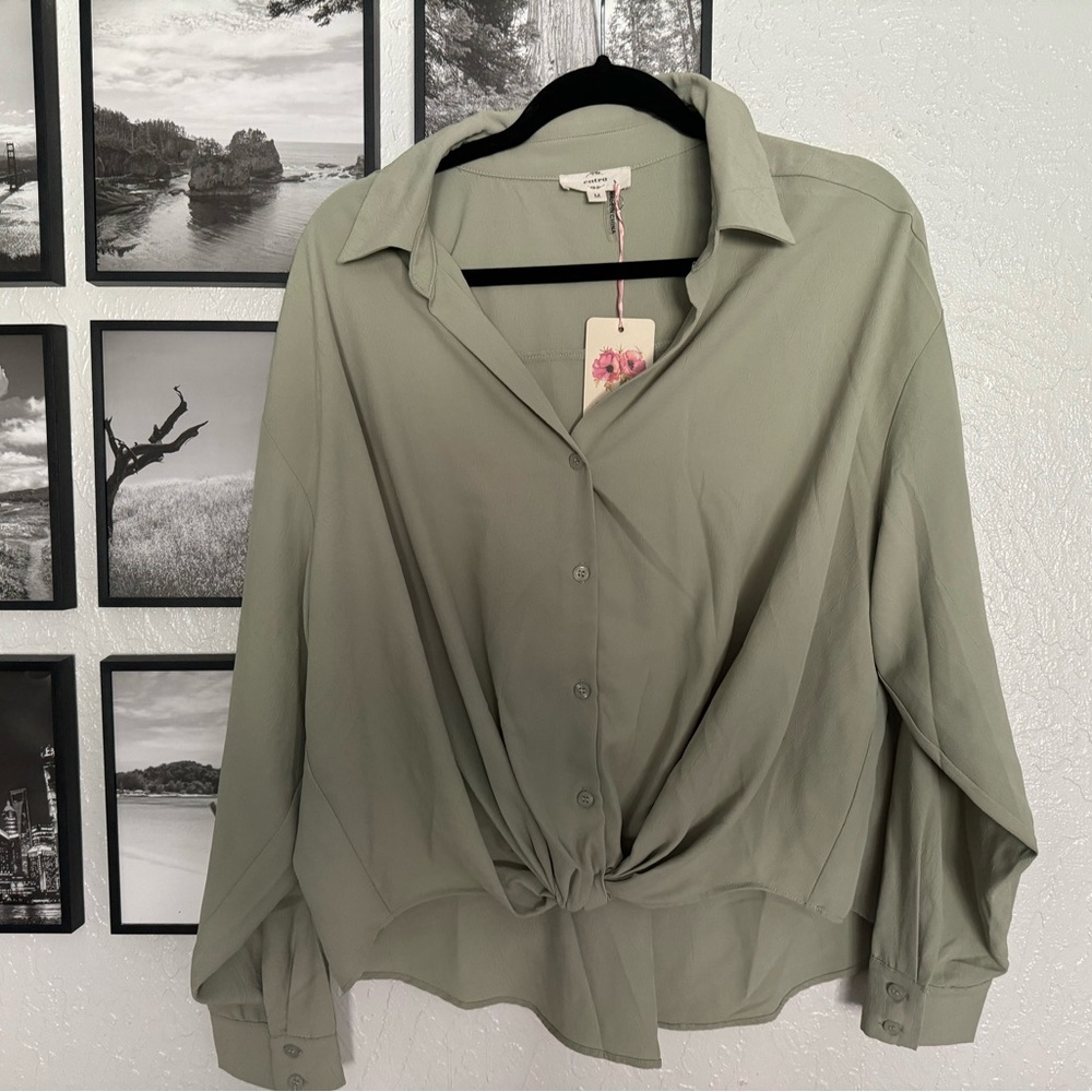 Brand NEW Sage Green Button Top Medium